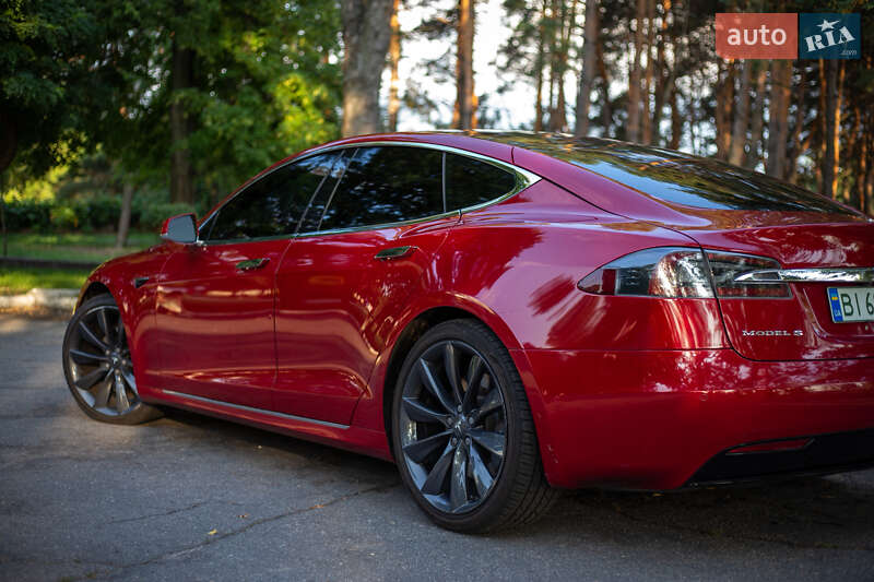Лифтбек Tesla Model S 2017 в Кременчуге