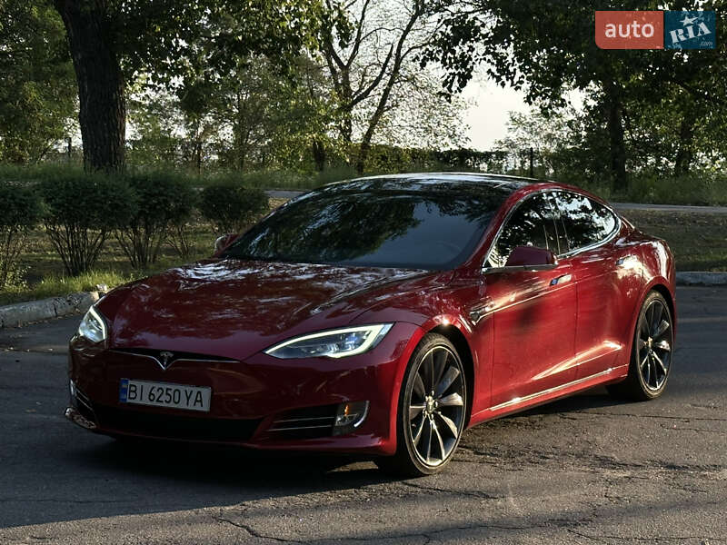 Лифтбек Tesla Model S 2017 в Кременчуге