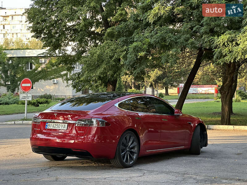 Лифтбек Tesla Model S 2017 в Кременчуге
