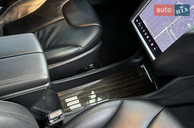 Лифтбек Tesla Model S 2015 в 