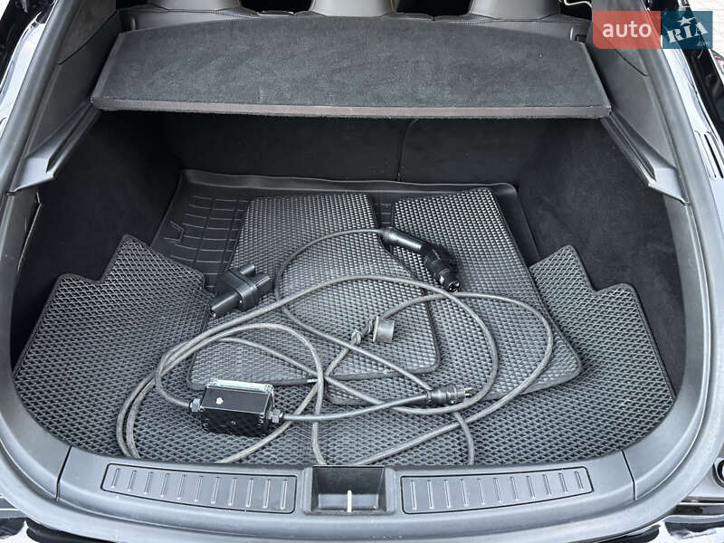Лифтбек Tesla Model S 2015 в Тернополе