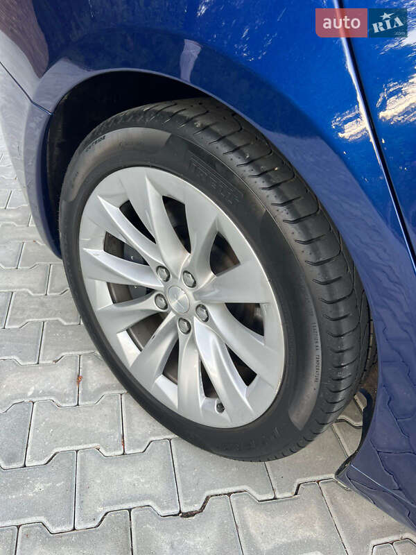 Ліфтбек Tesla Model S 2018 в Чернівцях