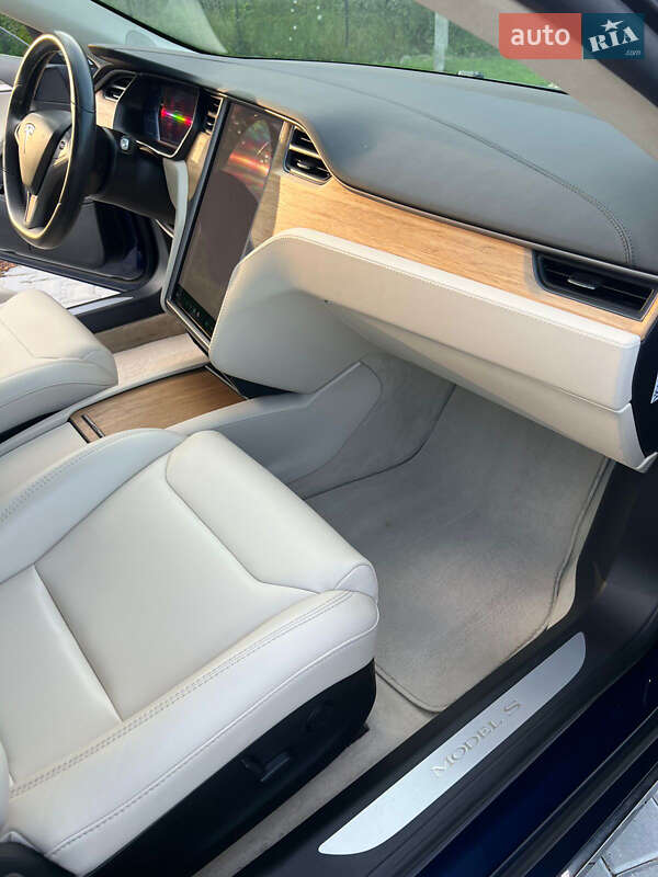 Ліфтбек Tesla Model S 2018 в Чернівцях