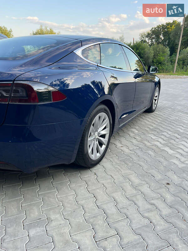 Ліфтбек Tesla Model S 2018 в Чернівцях