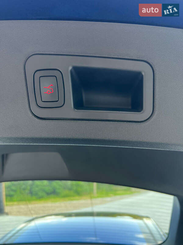 Ліфтбек Tesla Model S 2018 в Чернівцях