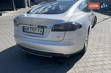 Лифтбек Tesla Model S 2014 в 