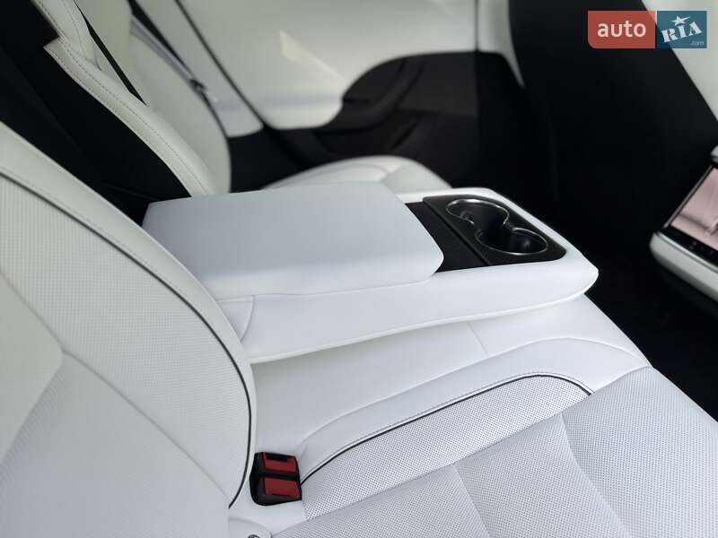 Ліфтбек Tesla Model S 2024 в Києві