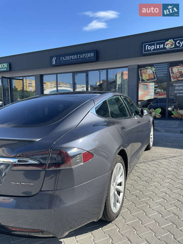 Ліфтбек Tesla Model S 2019 в Ужгороді