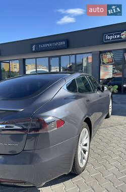 Лифтбек Tesla Model S 2019 в 