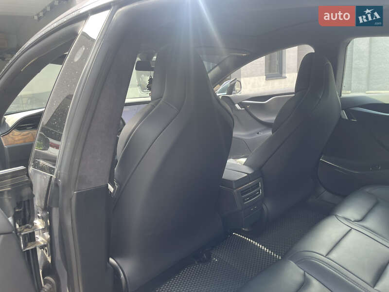 Ліфтбек Tesla Model S 2019 в Ужгороді