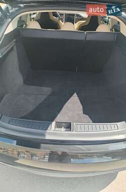 Лифтбек Tesla Model S 2013 в 