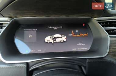 Лифтбек Tesla Model S 2014 в 