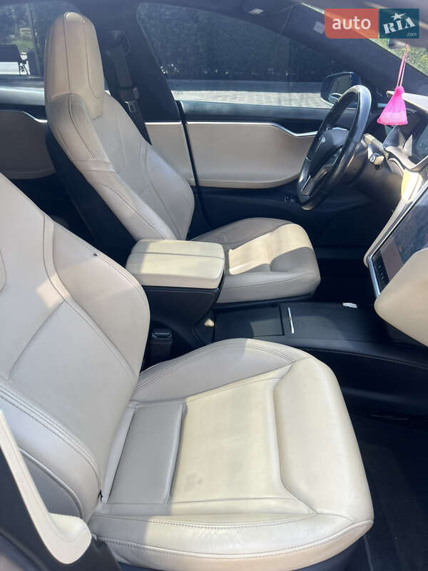 Ліфтбек Tesla Model S 2016 в Чернівцях