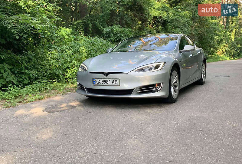 Лифтбек Tesla Model S 2016 в Киеве