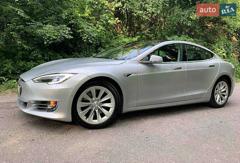 Лифтбек Tesla Model S 2016 в Киеве