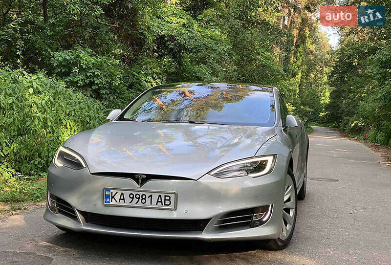 Лифтбек Tesla Model S 2016 в Киеве