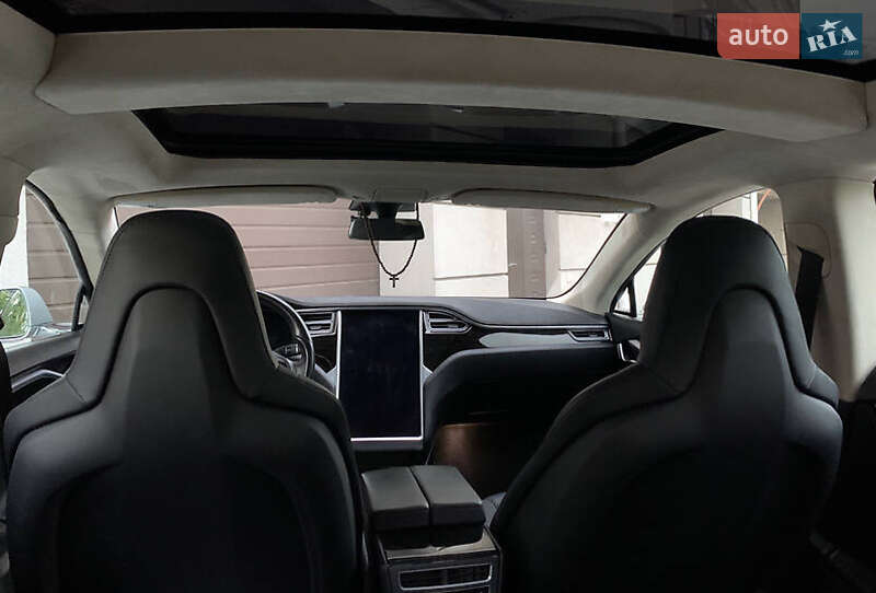 Лифтбек Tesla Model S 2016 в Киеве