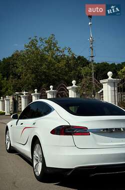 Лифтбек Tesla Model S 2015 в 