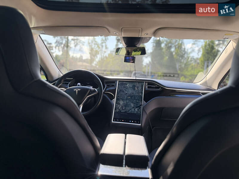 Лифтбек Tesla Model S 2015 в Киеве