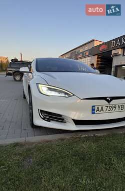 Лифтбек Tesla Model S 2020 в 