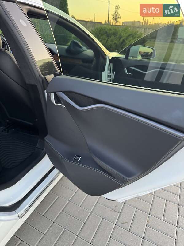 Лифтбек Tesla Model S 2020 в Каменец-Подольском фото 25 Лифтбек Tesla Model S 2020 в Каменец-Подольском