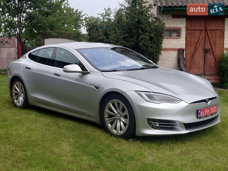 Лифтбек Tesla Model S 2016 в Луцке