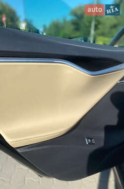 Лифтбек Tesla Model S 2013 в 