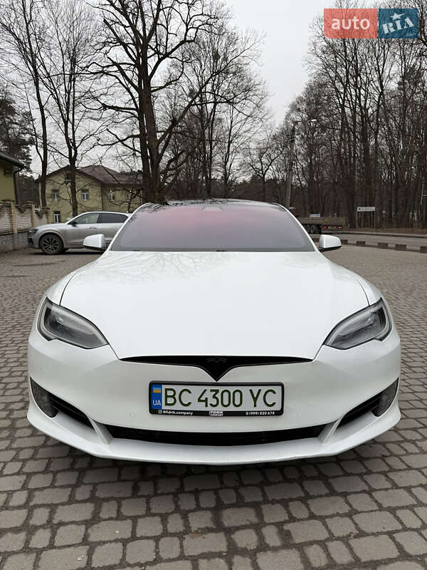 Лифтбек Tesla Model S 2016 в Львове