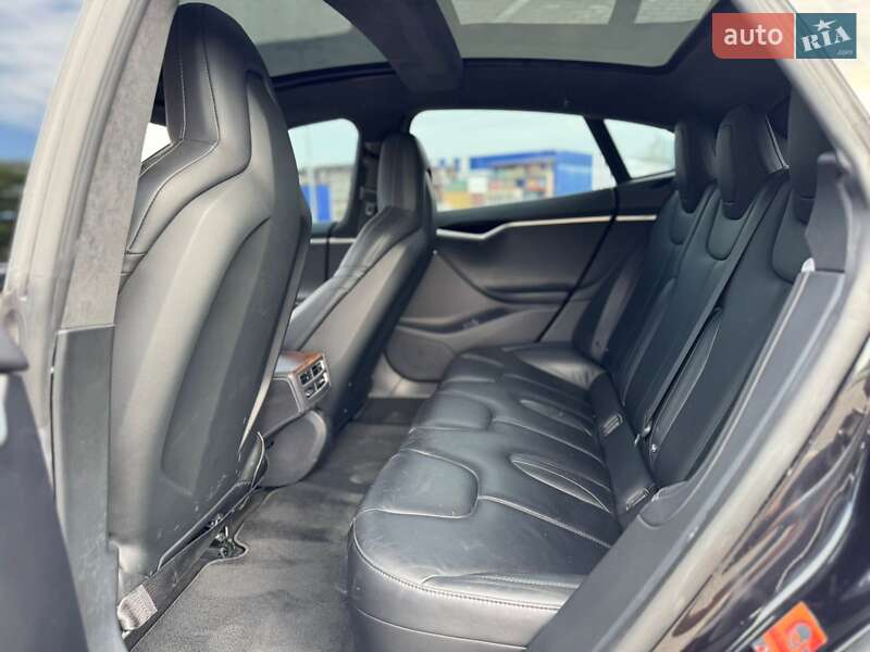 Лифтбек Tesla Model S 2016 в Ивано-Франковске