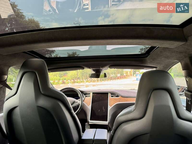 Лифтбек Tesla Model S 2016 в Ивано-Франковске