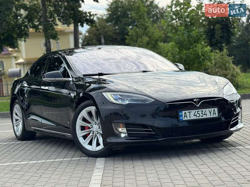 Лифтбек Tesla Model S 2016 в Ивано-Франковске
