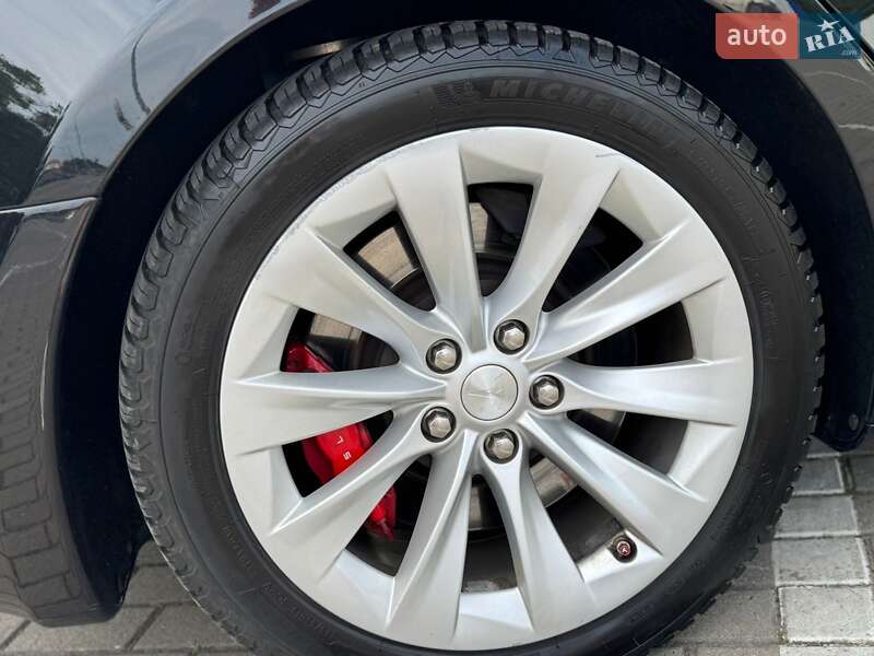 Лифтбек Tesla Model S 2016 в Ивано-Франковске