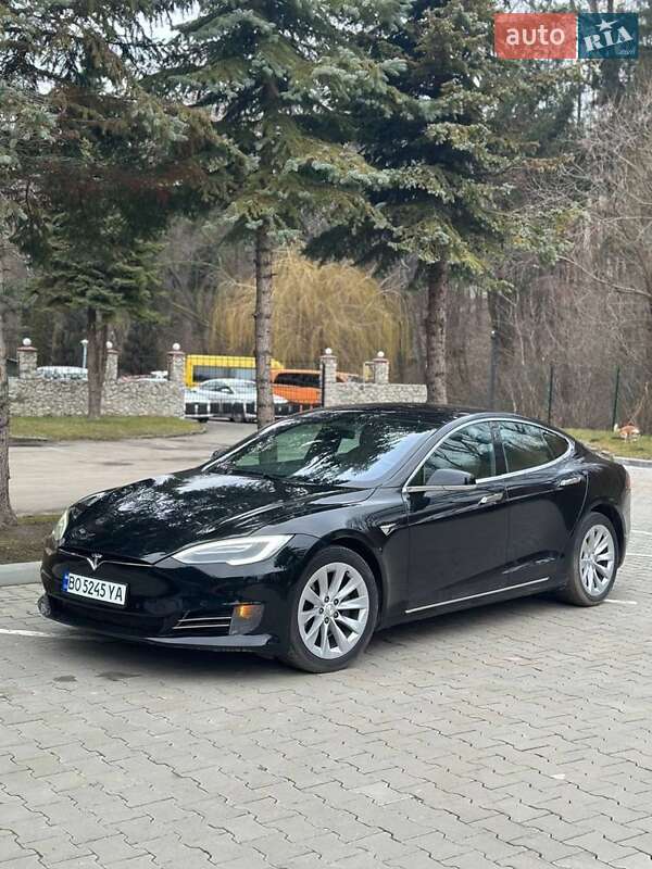 Лифтбек Tesla Model S 2017 в Тернополе