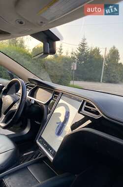 Лифтбек Tesla Model S 2013 в 