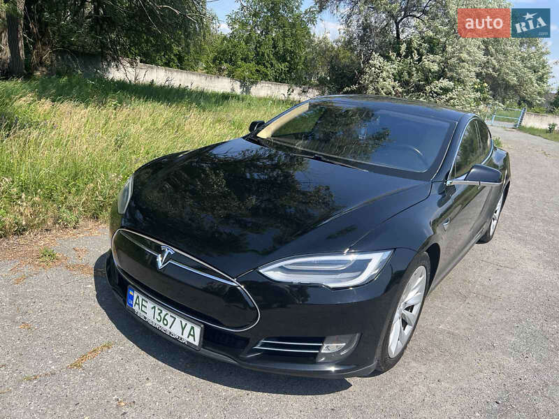 Лифтбек Tesla Model S 2013 в 