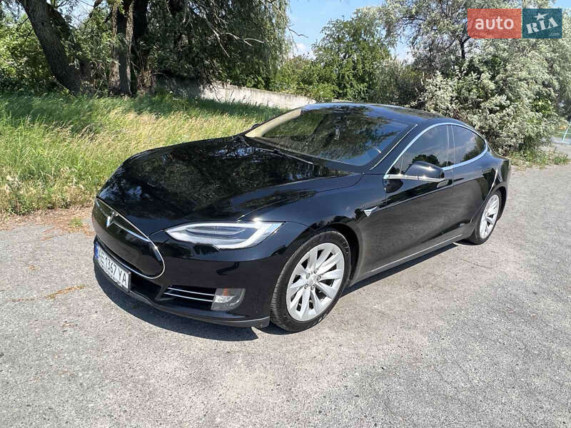 Ліфтбек Tesla Model S 2013 в Дніпрі