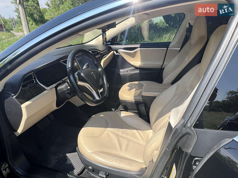 Ліфтбек Tesla Model S 2013 в Дніпрі