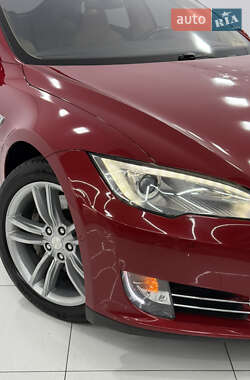 Лифтбек Tesla Model S 2014 в 