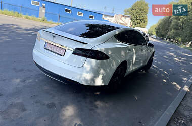 Лифтбек Tesla Model S 2013 в 