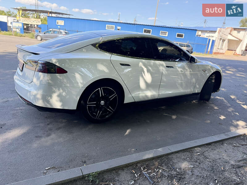 Лифтбек Tesla Model S 2013 в Днепре
