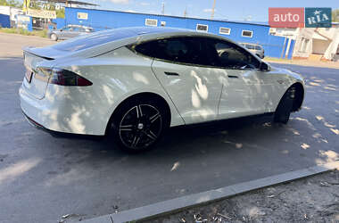 Лифтбек Tesla Model S 2013 в 