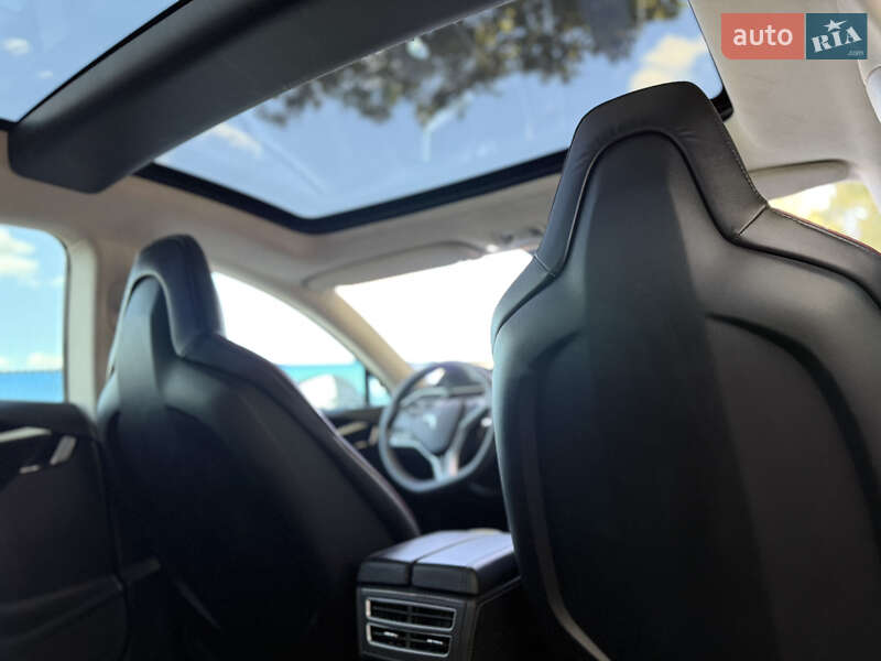 Лифтбек Tesla Model S 2013 в Днепре