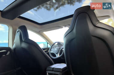 Лифтбек Tesla Model S 2013 в 
