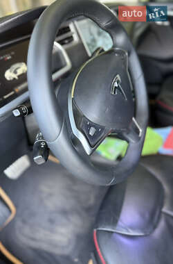 Лифтбек Tesla Model S 2013 в 