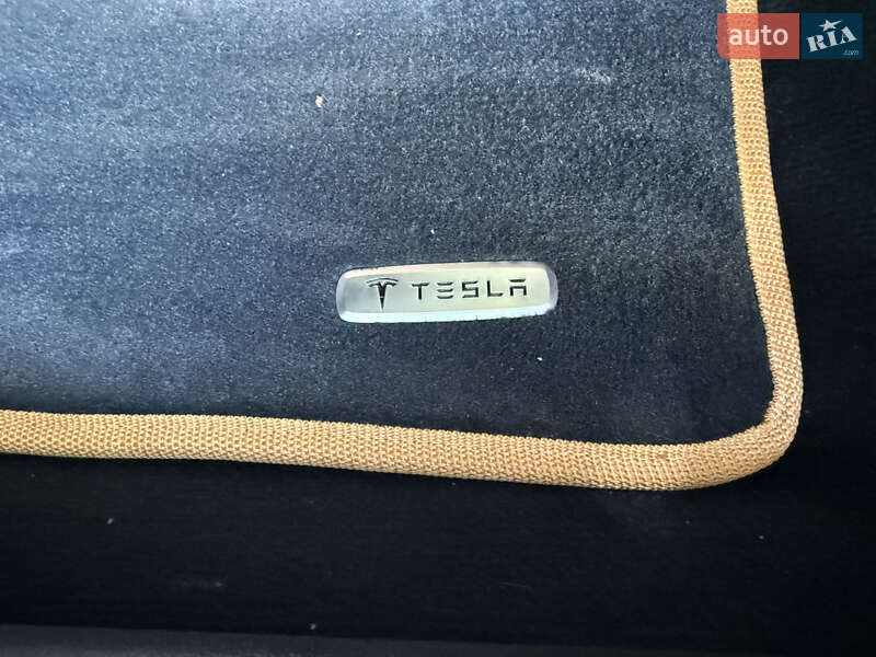 Лифтбек Tesla Model S 2013 в Днепре