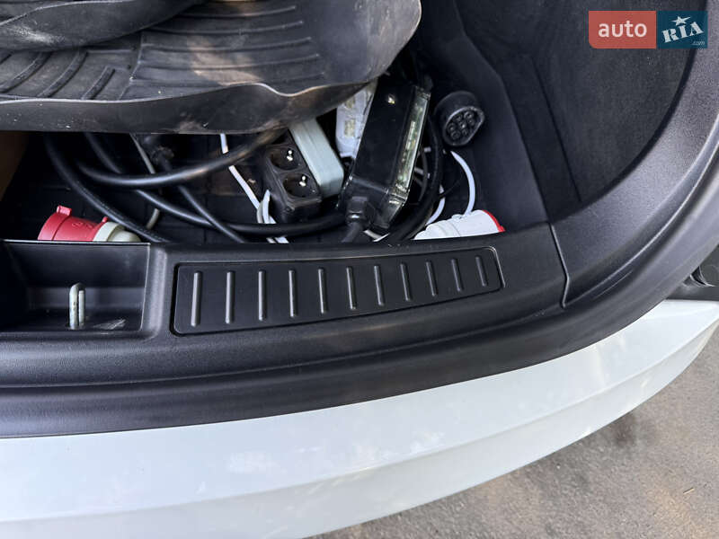 Лифтбек Tesla Model S 2013 в Днепре