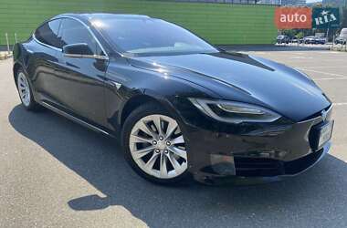 Лифтбек Tesla Model S 2016 в 