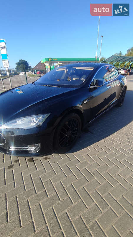 Лифтбек Tesla Model S 2013 в 