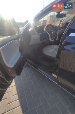Лифтбек Tesla Model S 2013 в 