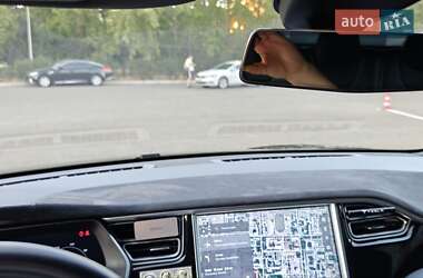 Лифтбек Tesla Model S 2015 в 